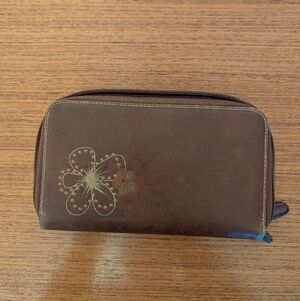 Vintage Y2K 2000s Retro Brown Leather Wallet Flower Studded Embroidered